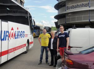 Machen sich ein Bild vor Ort: Florian Kußmann, Birgit Reinemund, Fabian Abt