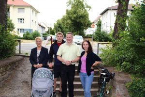 FDP-Stadträtin Dr. Birgit Reinemund, FDP-Bezirksbeirat David Hergesell, Alt-BBR Felix Glaser und die stellvertretende Ortsvorsitzende Nadine Mayer im August-Bebel-Park